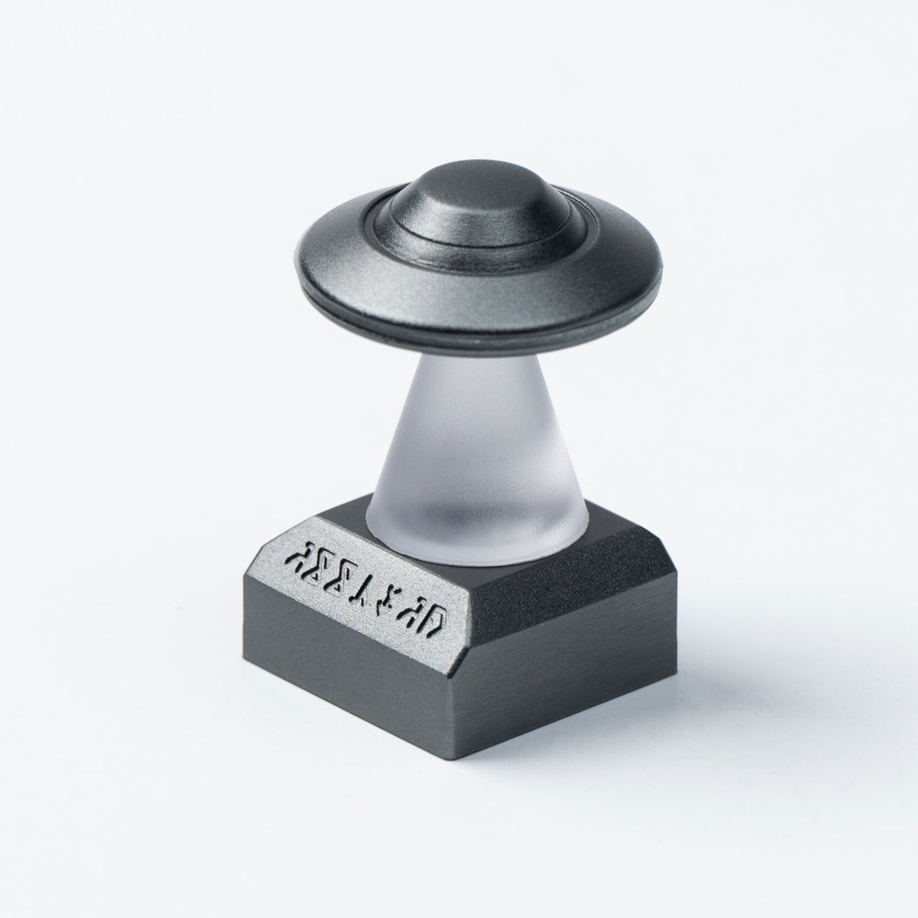 Copritasto artigianale UFO in lega di alluminio